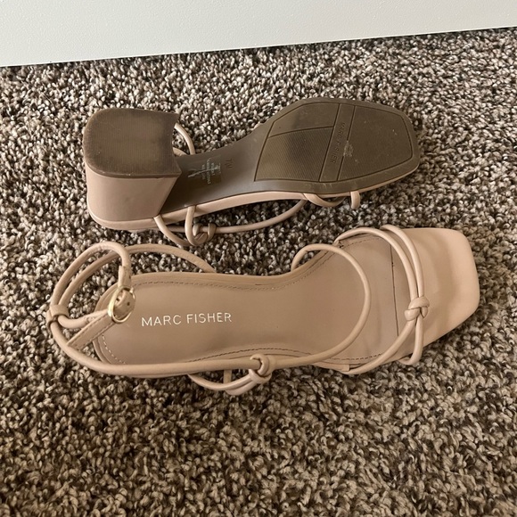 Marc Fisher block heel sandals - Picture 3 of 3